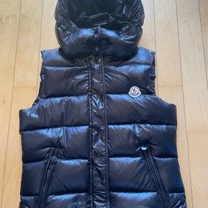Moncler women’s Down puffer  Winter black Vest size 2